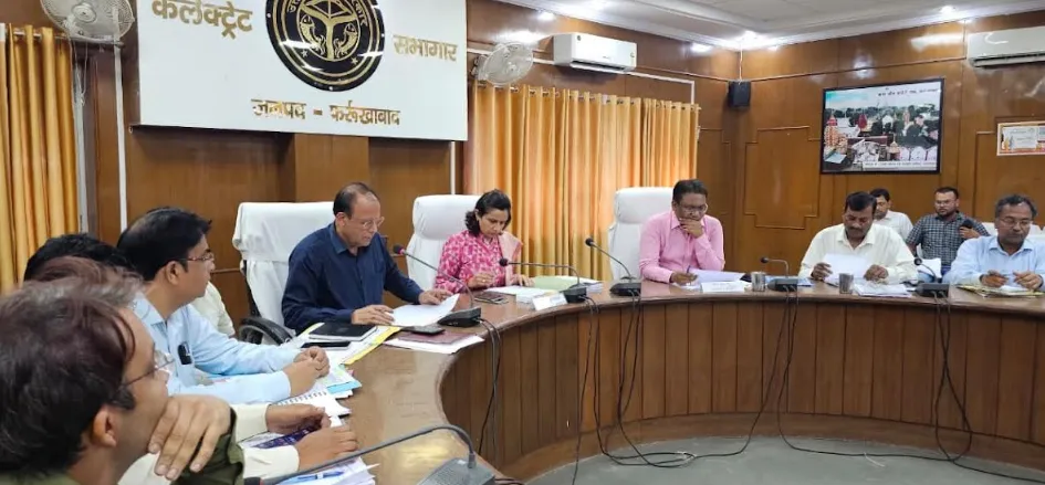 आईजीआरएस शिकायतों के गुणवत्तापूर्ण निस्तारण में लापरवाही बर्दाश्त नहीं: डीएम डॉ० अंकुर लाठर