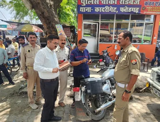 एआरटीओ व यातायात प्रभारी सतेन्द्र कुमार ने तीन बुलेट मोटर साइकिल की सीज 