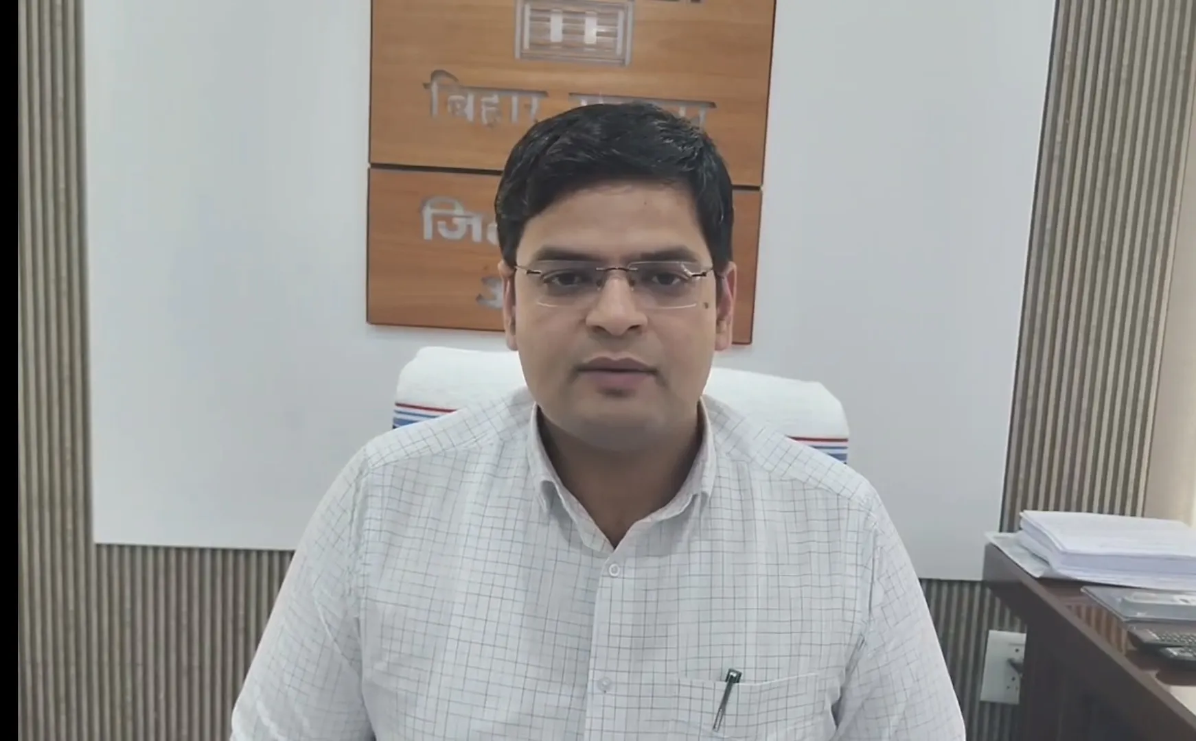 डीएम ने पंचायत सचिवों को किया निलंबित, सरकारी योजनाओं और जनगणना कार्य बाधित का आरोप