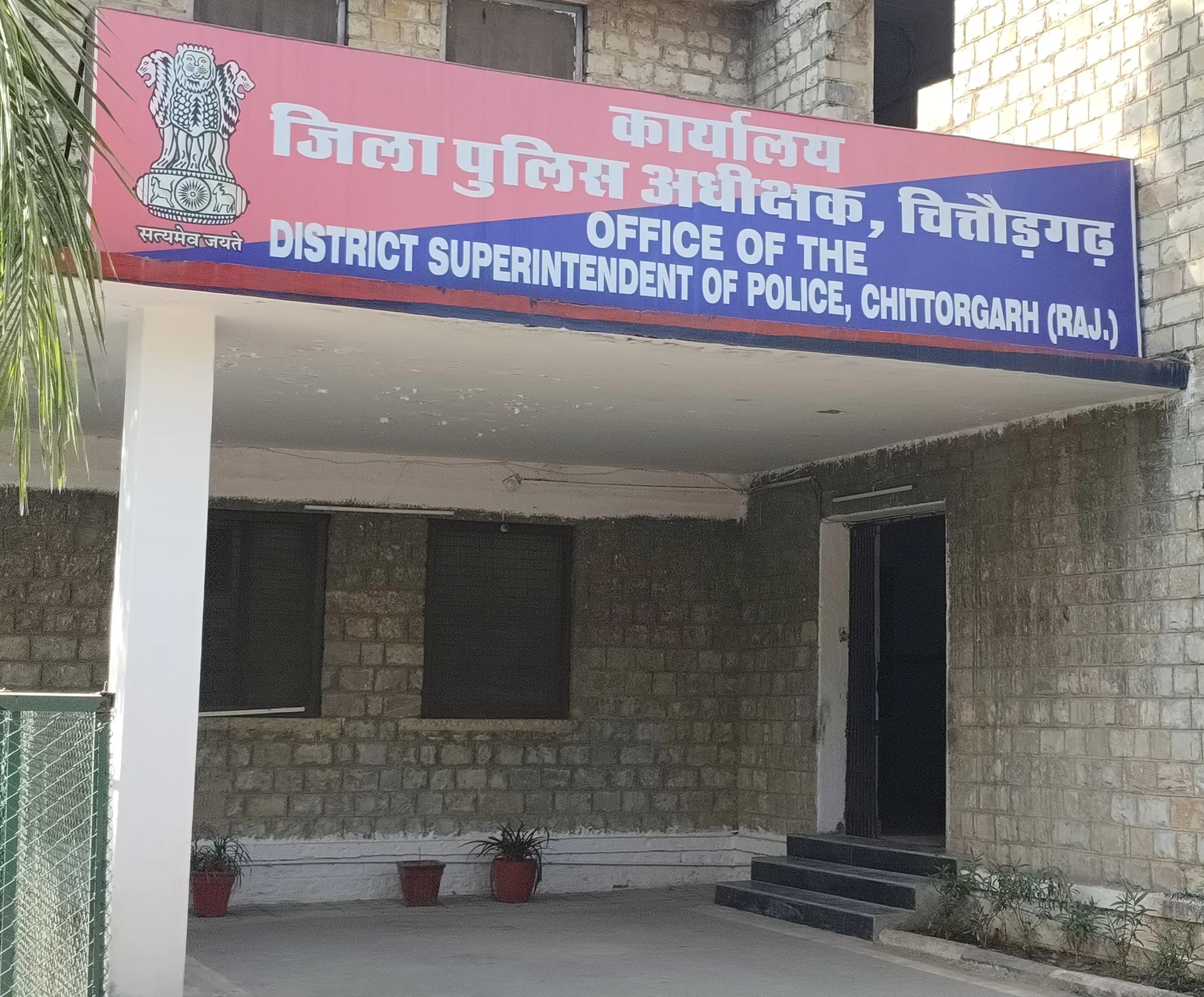 मनचलों पर लगाम कसने सादी वर्दी में उतरी महिला पुलिसकर्मी, डिकॉय ऑपरेशन में पकड़े 5 मनचले