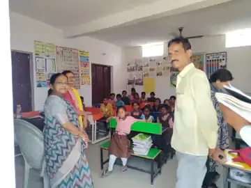अमौसी प्राइमरी स्कूल का पार्षद ने किया निरीक्षण,शैक्षिक व्यवस्थाओं का लिया जायजा