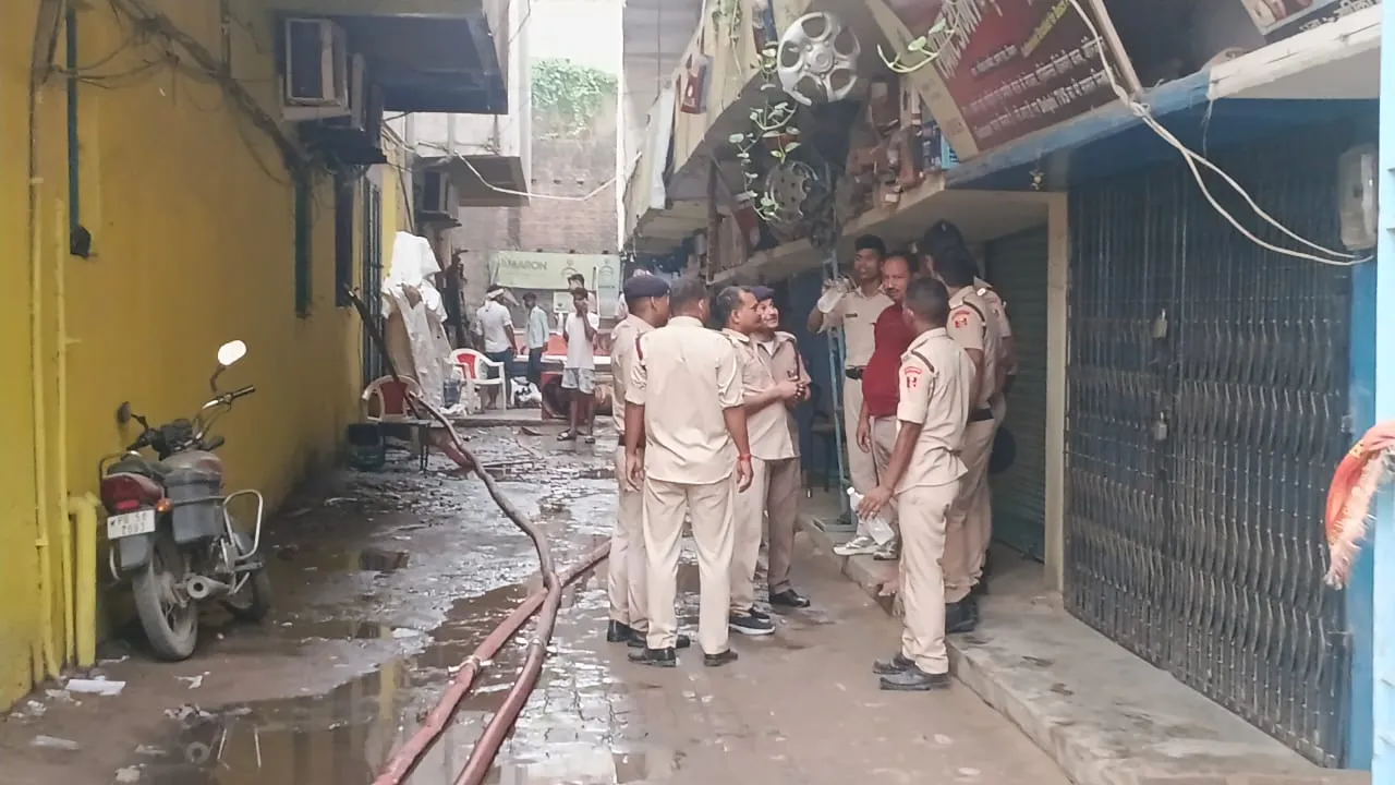 एसबीआई रीजनल ऑफिस में भीषण आग, लाखों की संपत्ति जलकर खाक