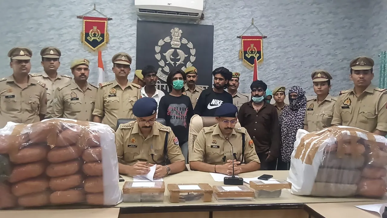 पुलिस ने गांजा समेत दो महिलाओं समेत आधा दर्जन अभियुक्त दबोचे