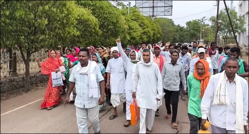 जैतपुरी में वन अतिक्रमण पर कार्रवाई की मांग, पांच गांवों के ग्रामीण पहुंचे कलेक्ट्रेट