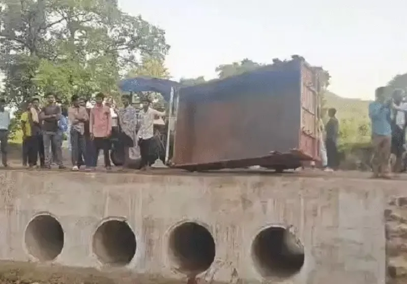 मध्य प्रदेश: तेज रफ्तार ट्रैक्टर-ट्रॉली पलटने से चार लोगों की दर्दनाक मौत और 37 घायल