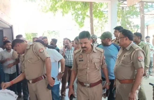 बागेश्वरधाम से लौट रहे श्रद्दालुओं की कार के उड़े परखच्चे, चार की माैत, एक घायल