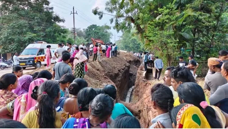 सीवरेज पाइपलाइन विस्तार कार्य के दौरान मिट्टी धंसने से दबे तीन मजदूर, राहत कार्य जारी