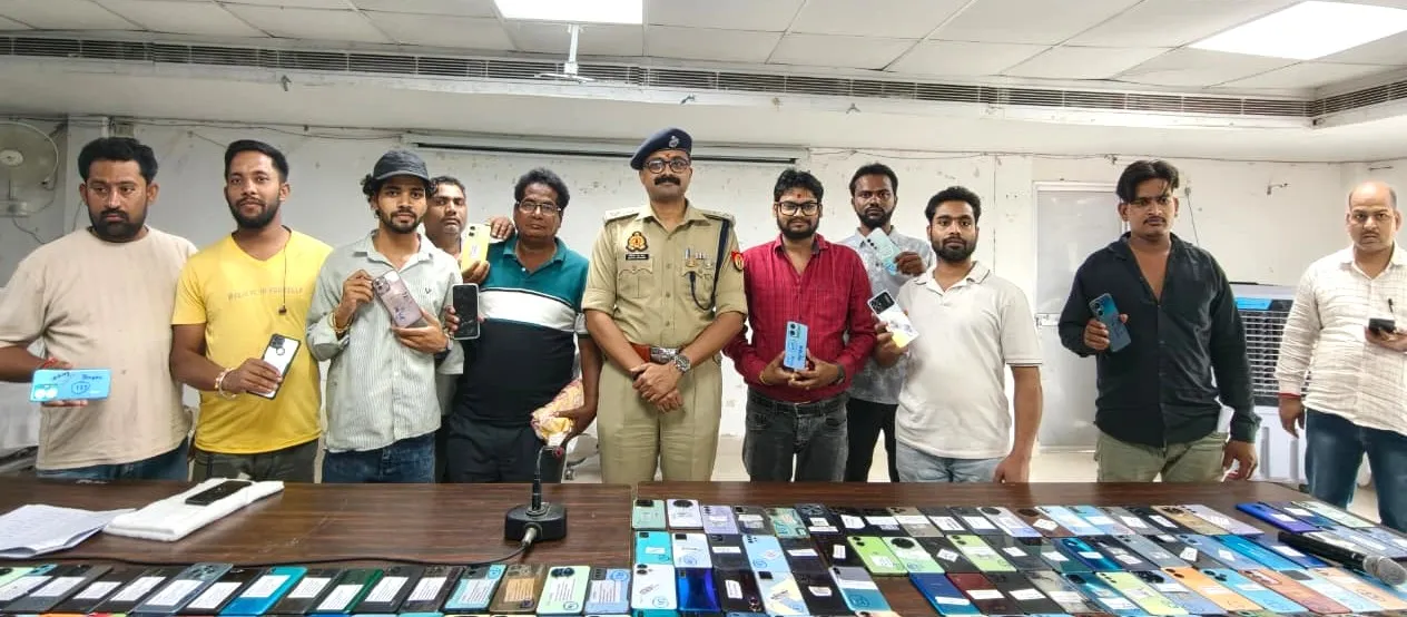 देवरिया में सर्विलांस सेल ने 50 लाख के 251 गुम मोबाइल बरामद कर मालिकों को लौटाए