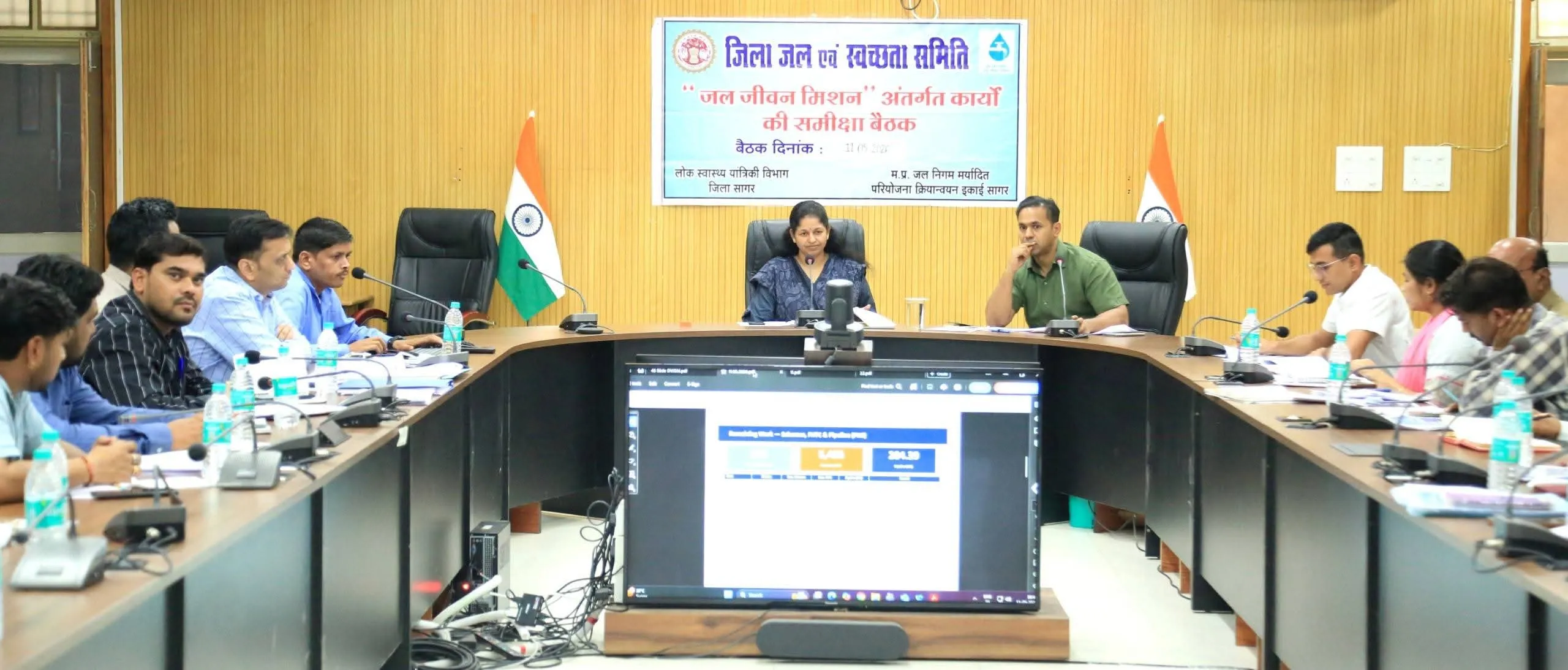  पेयजल योजनाओं में लापरवाही पर कलेक्टर सख्त, अधिकारियों को निलंबन की चेतावनी