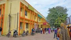 इटौंजा सामुदायिक स्वास्थ्य केंद्र में ऑपरेशन के बाद टांके लगाना भूली डॉक्टर