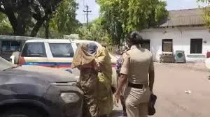 पैसे के लिए मां ने बेच दिया अपने जिगर के टुकड़ों को