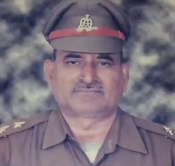 सड़क हादसे में रिटायर्ड दारोगा की मौत,ट्रैवलर गाड़ी ने बाइक में मारी थी टक्कर