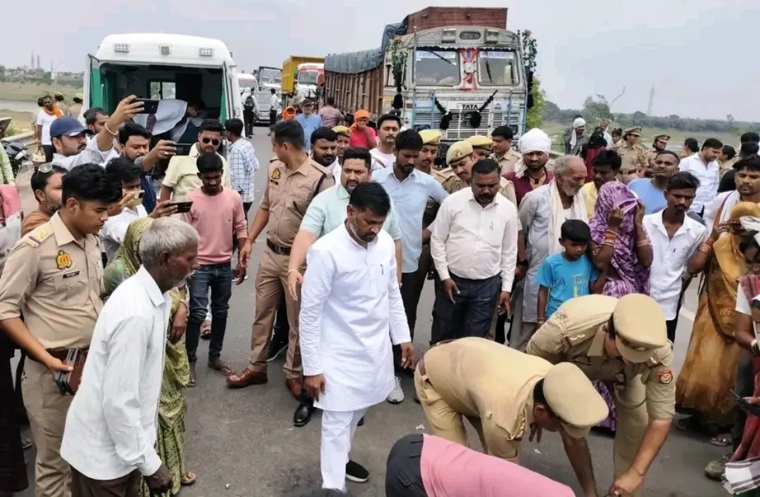बाइक सवार मां बेटे को रोडवेज बस ने मारी टक्कर, मां की मौत