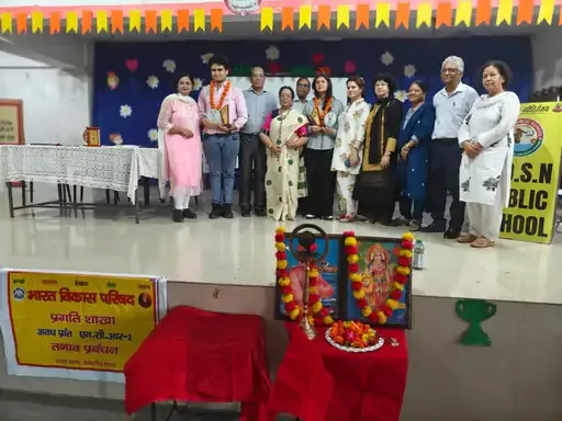 विकास परिषद ने तनाव प्रबंधन पर किया कार्यक्रम,बोर्ड परीक्षा में 90% लाने वाले छात्र सम्मानित