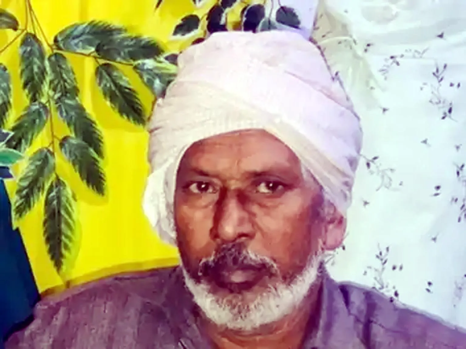  बेसहारा गाय से टक्कर, बाइक सवार व्यक्ति की दर्दनाक मौत, पत्नी और बेटा घायल