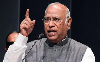 पेट्रो पदार्थों की महंगाई पर कांग्रेस हमलावर, खरगे बोले- जनता को राहत क्यों नहीं