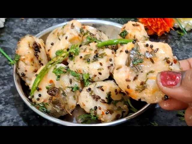   रात के बचे हुए चावल में दही और सूजी डालकर बनाएं टिक्की