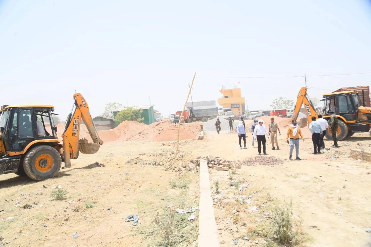 बिनगवां मौरंग मंडी में दूसरे दिन भी चला केडीए का बुलडोजर, अवैध प्लाटिंग ध्वस्त