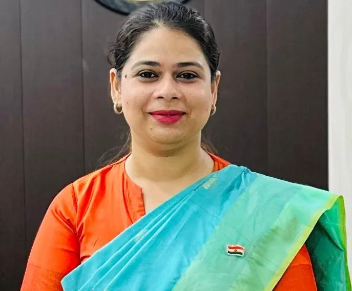 जनगणना-2027 कार्य में लापरवाही पर सख्त हुईं डीएम, एफआईआर की चेतावनी