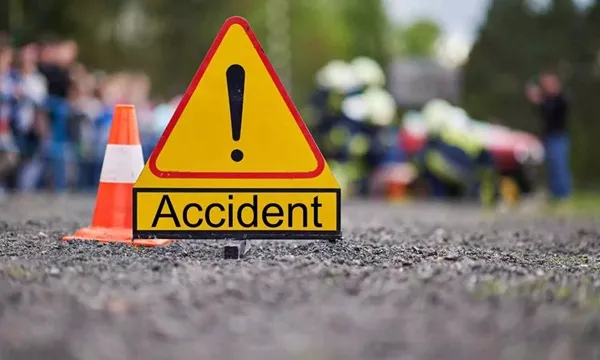 इंदौर : सांवरिया सेठ जा रहे दोस्तों की पलटी कार, युवक की मौत, सात घायल