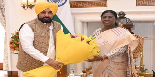 पंजाब में दलबदल पर घमासान, राष्ट्रपति तक पहुंची,आप ने हस्तक्षेप की मांग