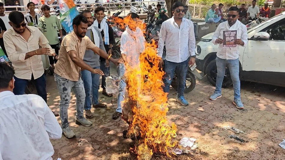 नीट पेपर लीक के विरोध में एनएसयूआई का प्रदर्शन, केंद्रीय शिक्षा मंत्री के इस्तीफे की मांग