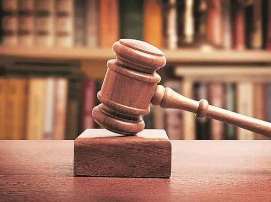 असक्षम अधिकारी की ओर से 25 फीसदी पेंशन रोकने के आदेश पर रोक, मांगा जवाब