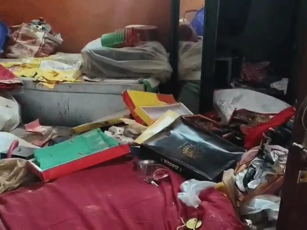 डकैतों का तांडव:  बच्चों के मुंह पर टेप, महिलाओं को बंधक बनाकर लूटे करोड़ रुपए