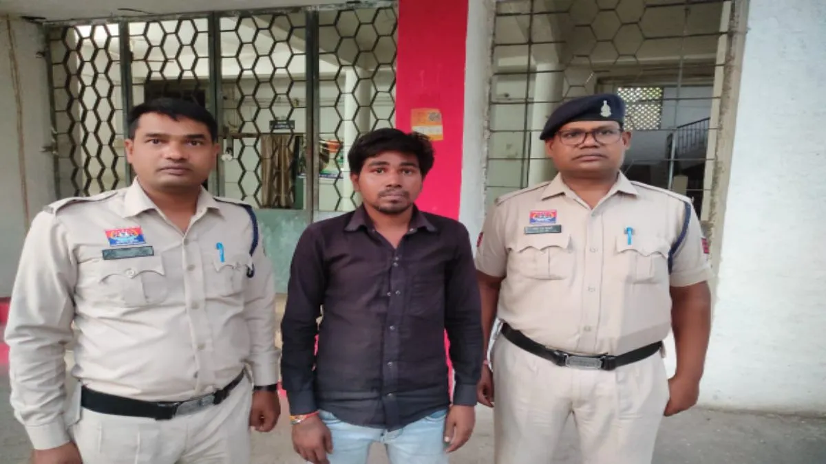  बड़ी घटना टली, हाईवे पर धारदार हथियार लेकर लोगों को धमका रहा युवक गिरफ्तार