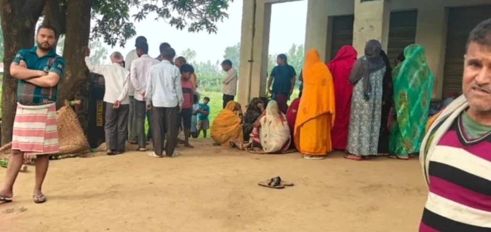 सड़क किनारे सो रहे लोगों को बेकाबू लोडर ने कुचला, रोडवेज बस चालक की मौत