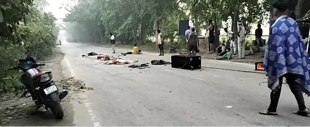  सारण में न्यायबस्ती लोहा टोला के समीप अनियंत्रित पिकअप पलटने से चार की मौत