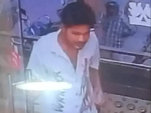 ज्वैलरी शॉप में चोरी, शटर के बीच में रॉड डालकर पार कर दिए 26 लाख के जेवर
