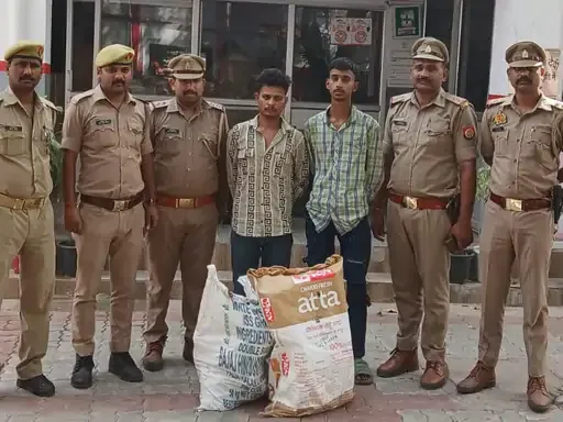 मकबरे से लाइटें चोरी करने वाले दो आरोपी गिरफ्तार, लाइट की जालियां बरामद 