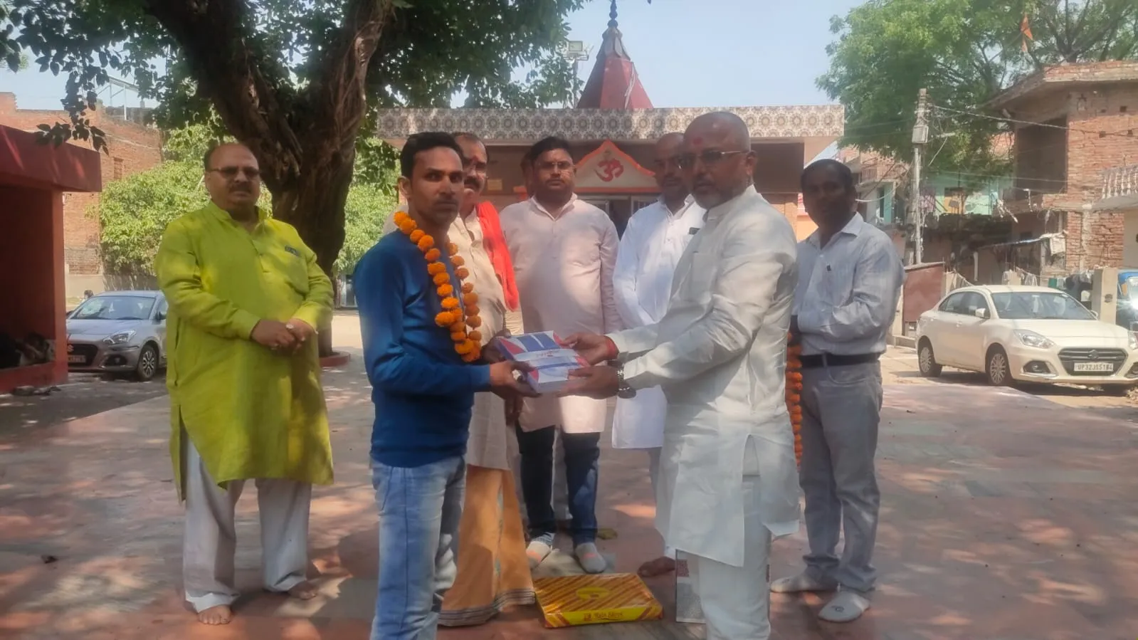 हमारे देश के श्रमिक भाई-बहनों का सम्मान: देश की अर्थव्यवस्था की रीढ़: अजय