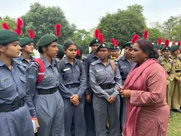 गोरखा राइफल्स रेजिमेंट ने 500 छात्राओं को दी सेल्फ डिफेंस की ट्रेनिंग