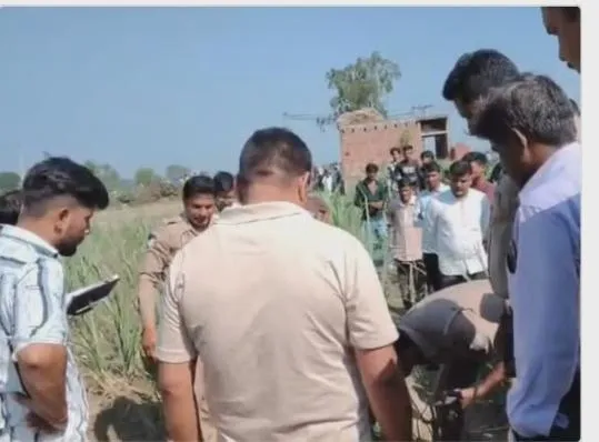 गन्ने के खेत में मिला 40 वर्षीय व्यक्ति का शव,गांव में फैली सनसनी,हत्या की आशंका