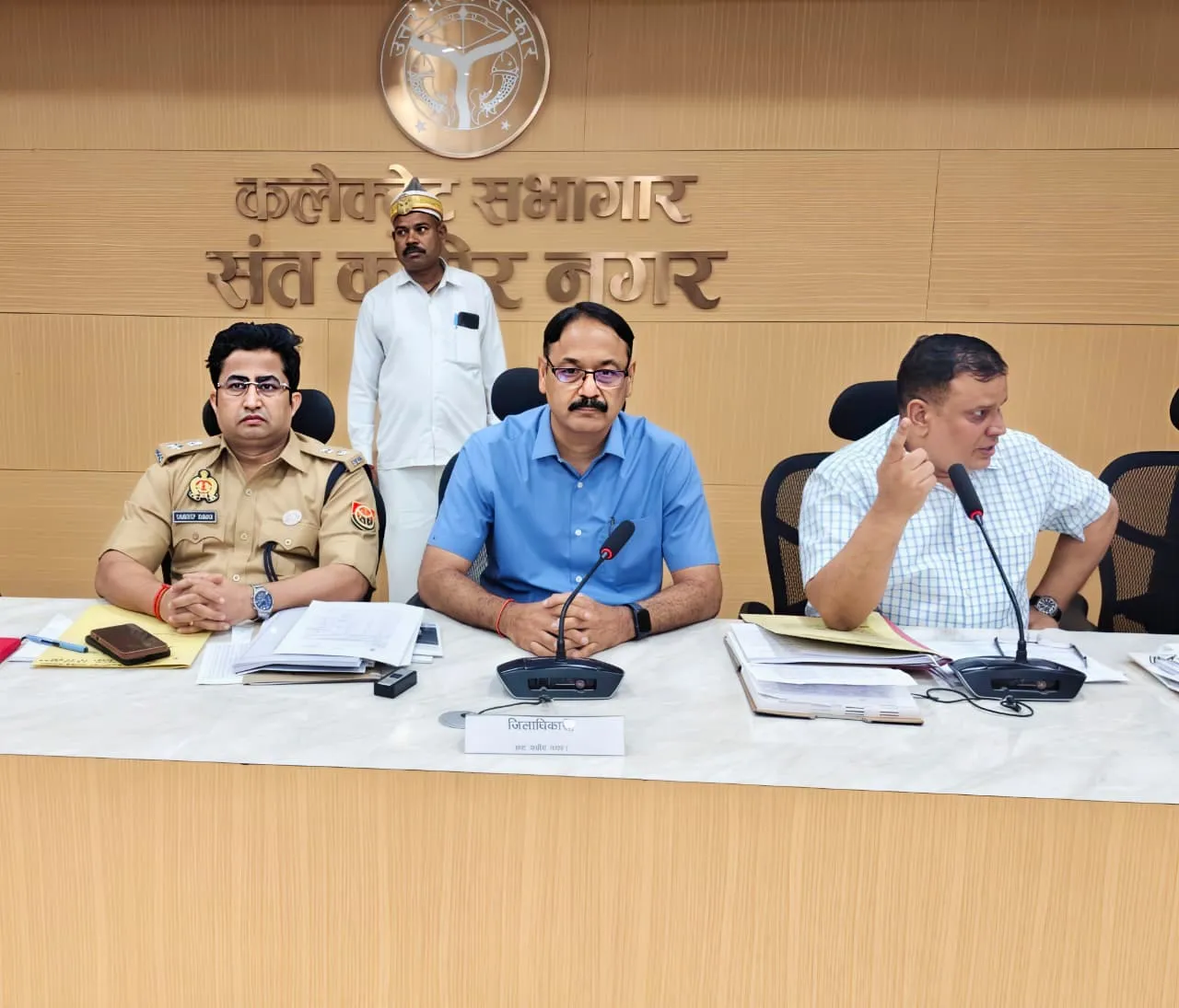 डीएम एसपी द्वारा अभियोजन पक्ष एवं पुलिस को आपस में समन्वय कर मामलों के यथाशीघ्र निस्तारण के दिये गये निर्देश