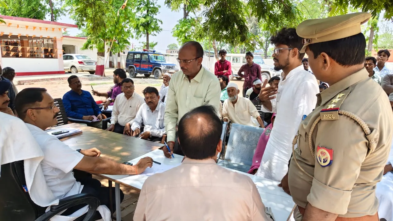डीएम द्वारा थाना समाधान दिवस पर थाना दुधारा पहुंचकर सुनी गयी जनता की समस्याएं