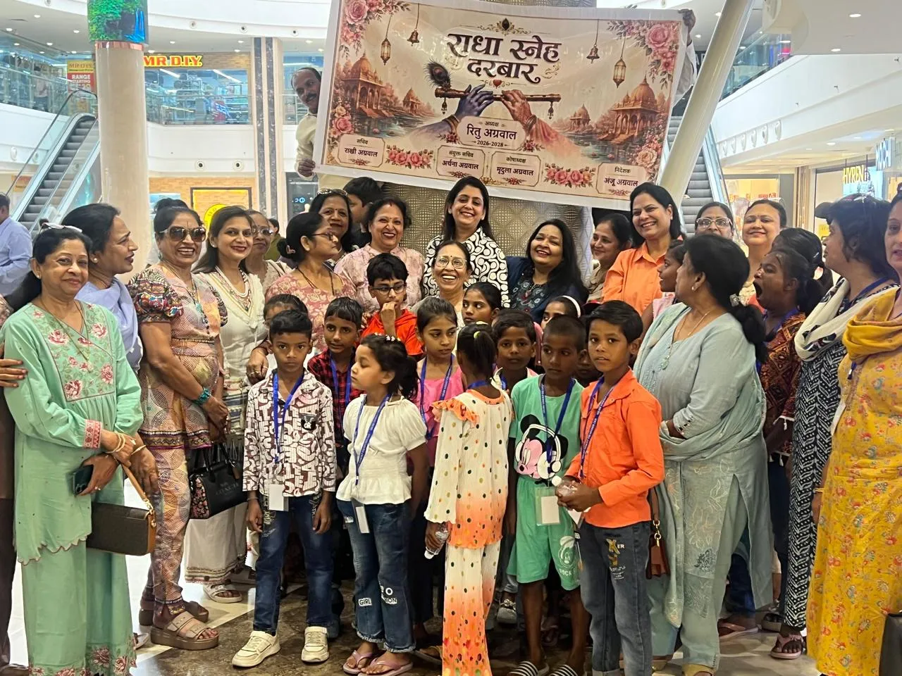 बच्चों संग बाँटी खुशियाँ, दिखाई ‘कृष्ण अवतरण’ फिल्म,भावुक हुआ माहौल