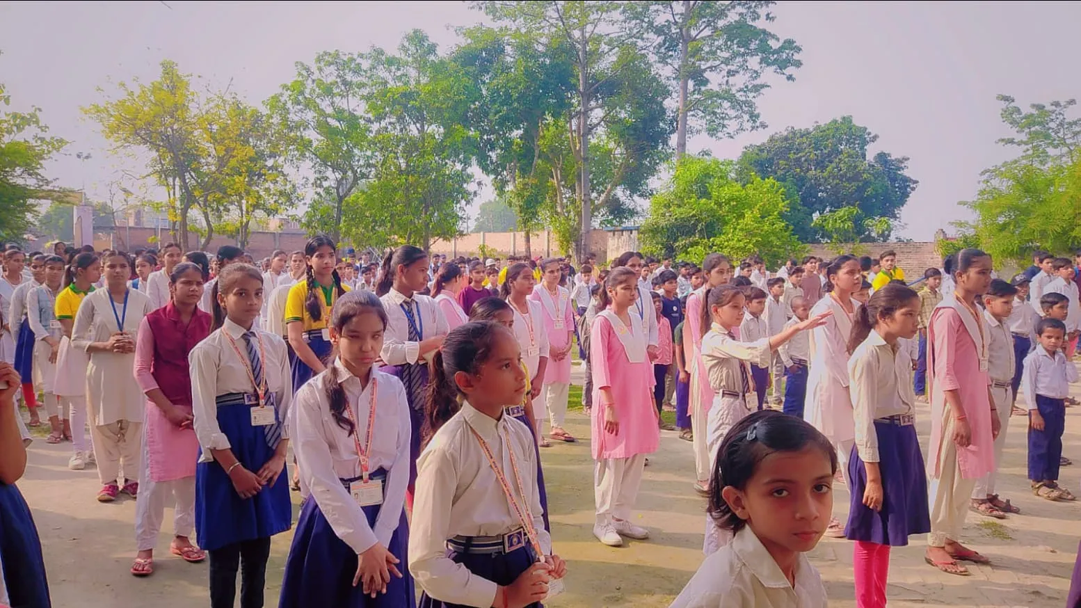 ग्रीष्मकालीन अवकाश से पहले प्रधानाचार्य ने छात्र छात्राओं को दिया संदेश पढाया अनुशासन का पाठ