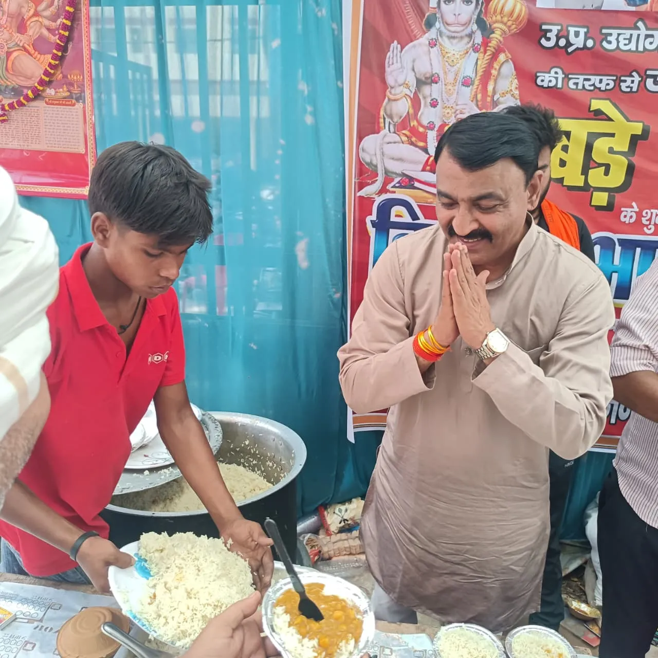 बड़े मंगल पर अध्यक्ष सुभाष सत्या ने किया भंडारे का आयोजन