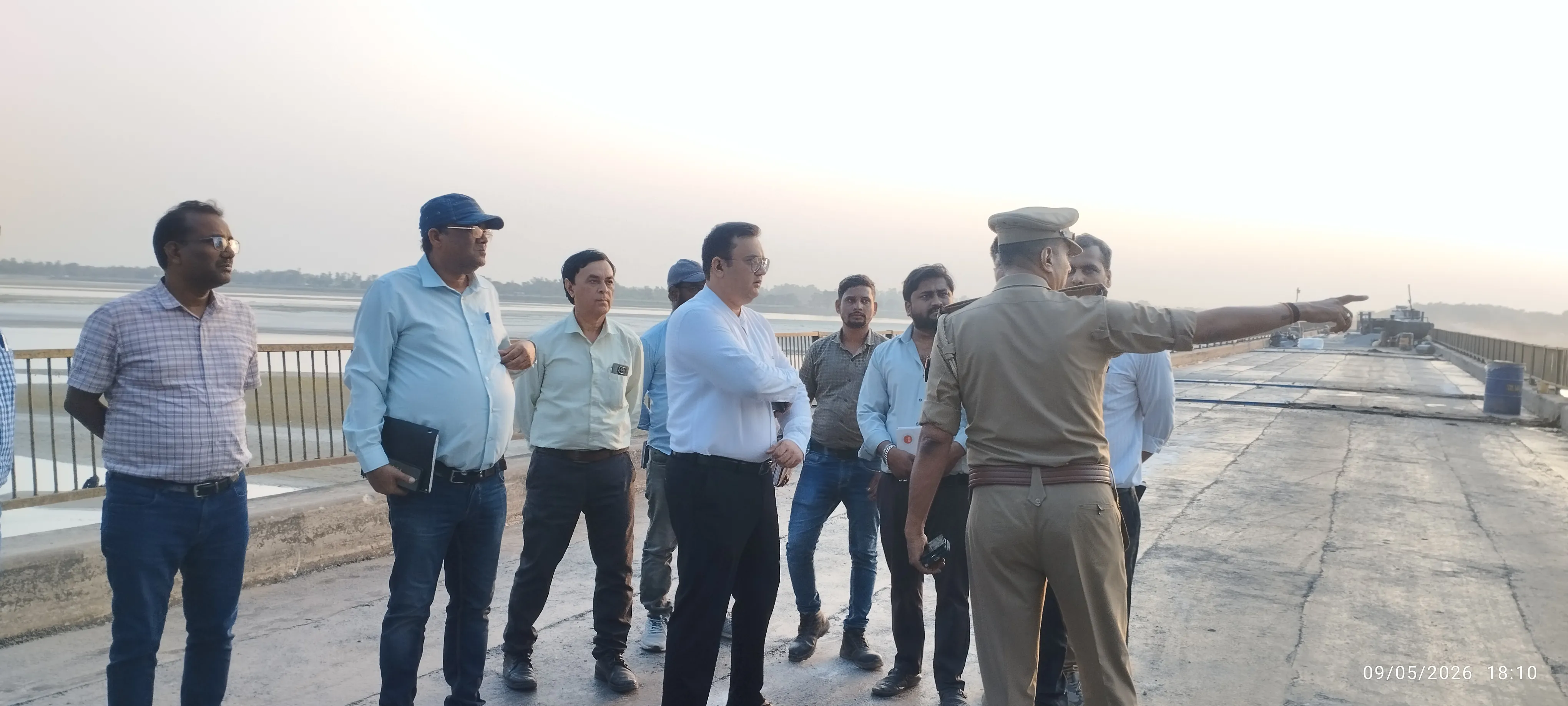 बहराइच: डीएम ने किया संजय सेतु का निरीक्षण, मलमास में महादेवा मेले के लिए तैयार होगा स्पेशल ट्रैफिक रूट