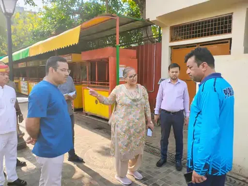 मेयर ने शहर के कई जोन में किया निरीक्षण,वेंडिंग जोन में गंदगी पर भड़कीं