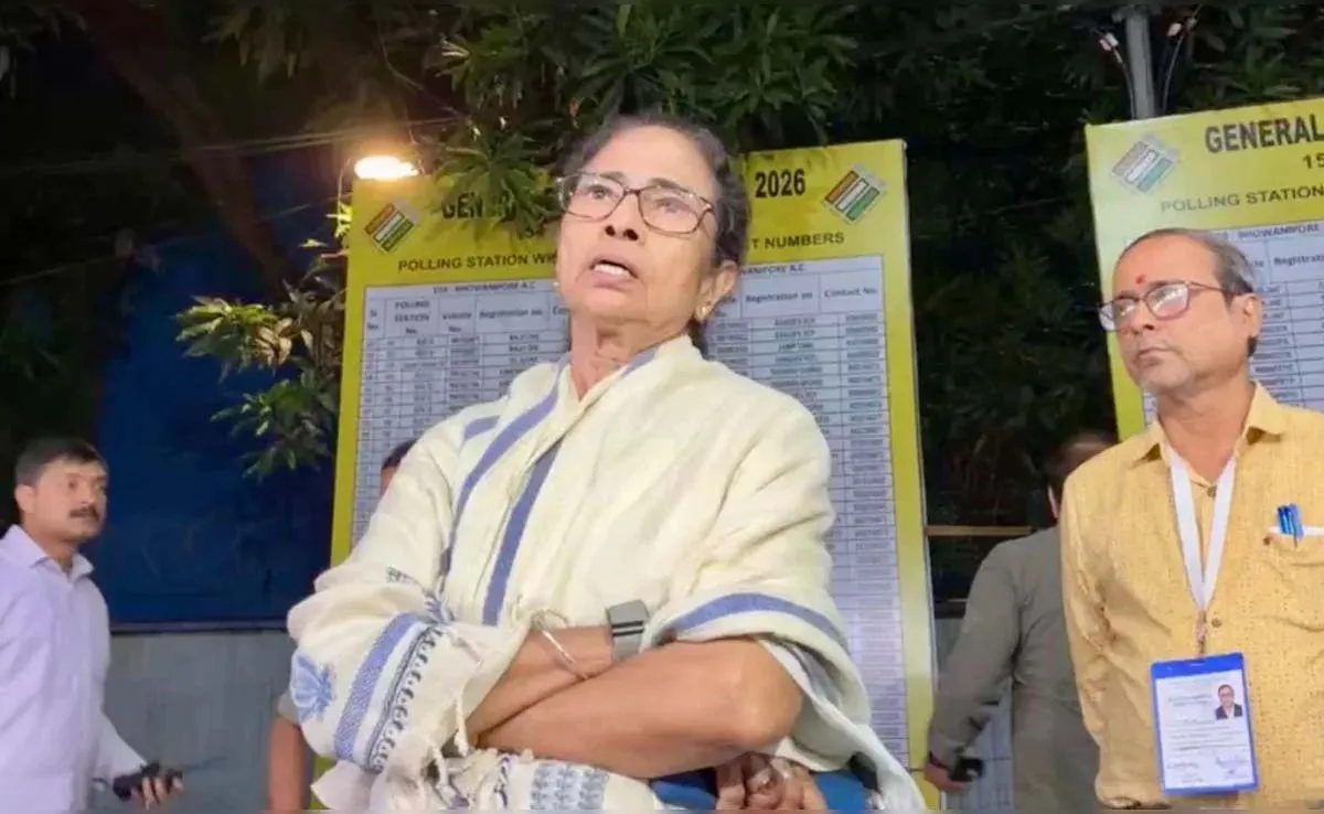 बंगाल में ईवीएम को लेकर सियासी घमासान तेज,ममता बनर्जी ने लगाए गंभीर आरोप