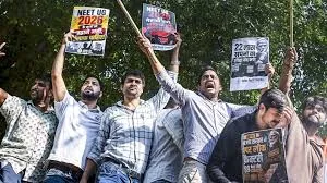  कैसे लीक करा दिया नीट का पेपर?