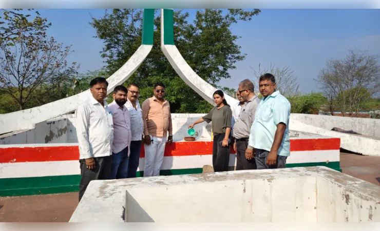 भीषण गर्मी में पशु-पक्षियों के लिए सहारा बने पानी से भरे मिट्टी के प्याले