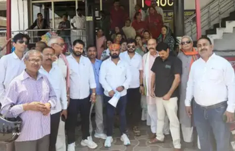 कानपुर रोड पर बंद किए कट के विरोध में पदयात्रा स्थगित, व्यापारियों में नाराजगी