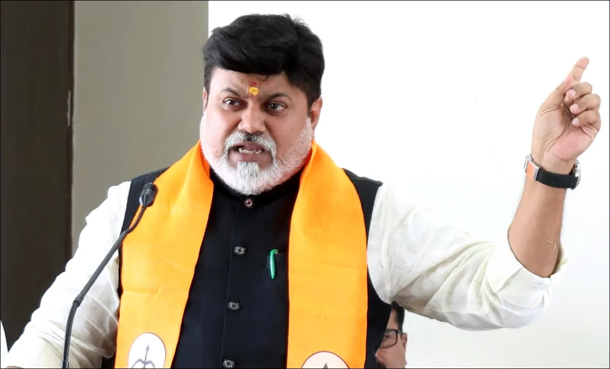 महाराष्ट्र के अधिकारियों के लिए अब हिंदी की परीक्षा अनिवार्य नहीं..