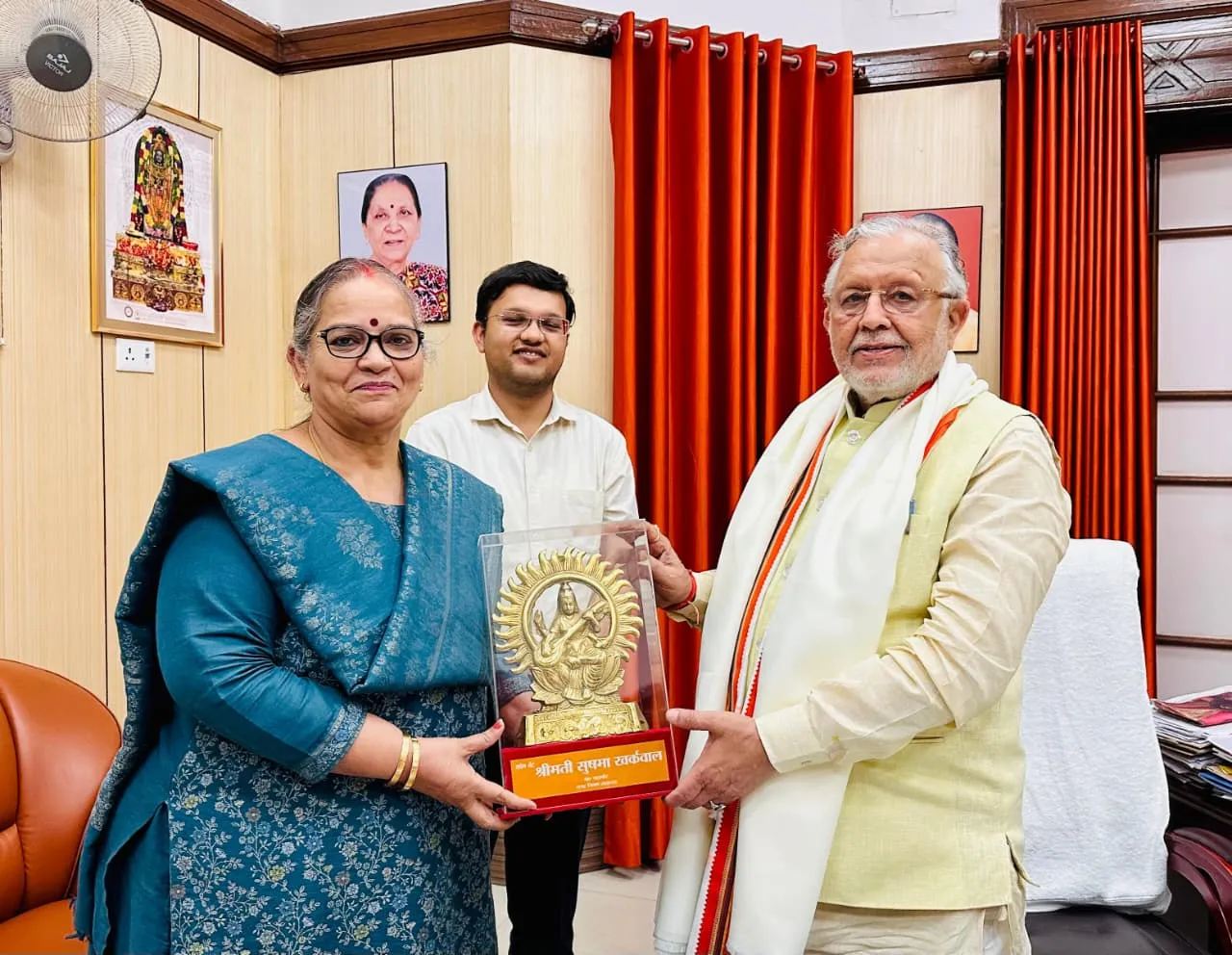 राज्य वित्त मंत्री सुरेश खन्ना के जन्मदिन पर मेयर ने दी शुभकामनाएं