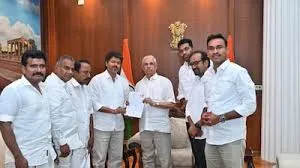 11 बजे होगी विजय की होगी शानदार ताजपोशी